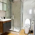 2 Bedroom Family With Free Parking Apartmán