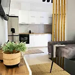 Apartmán 2 Bedroom Family With Free Parking *