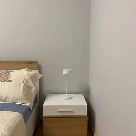 Apartment 2 Bedroom Family With Free Parking *