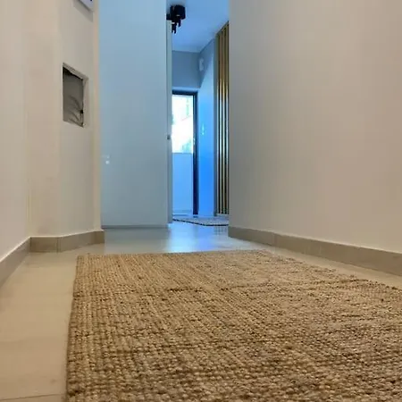 Apartment 2 Bedroom Family With Free Parking *